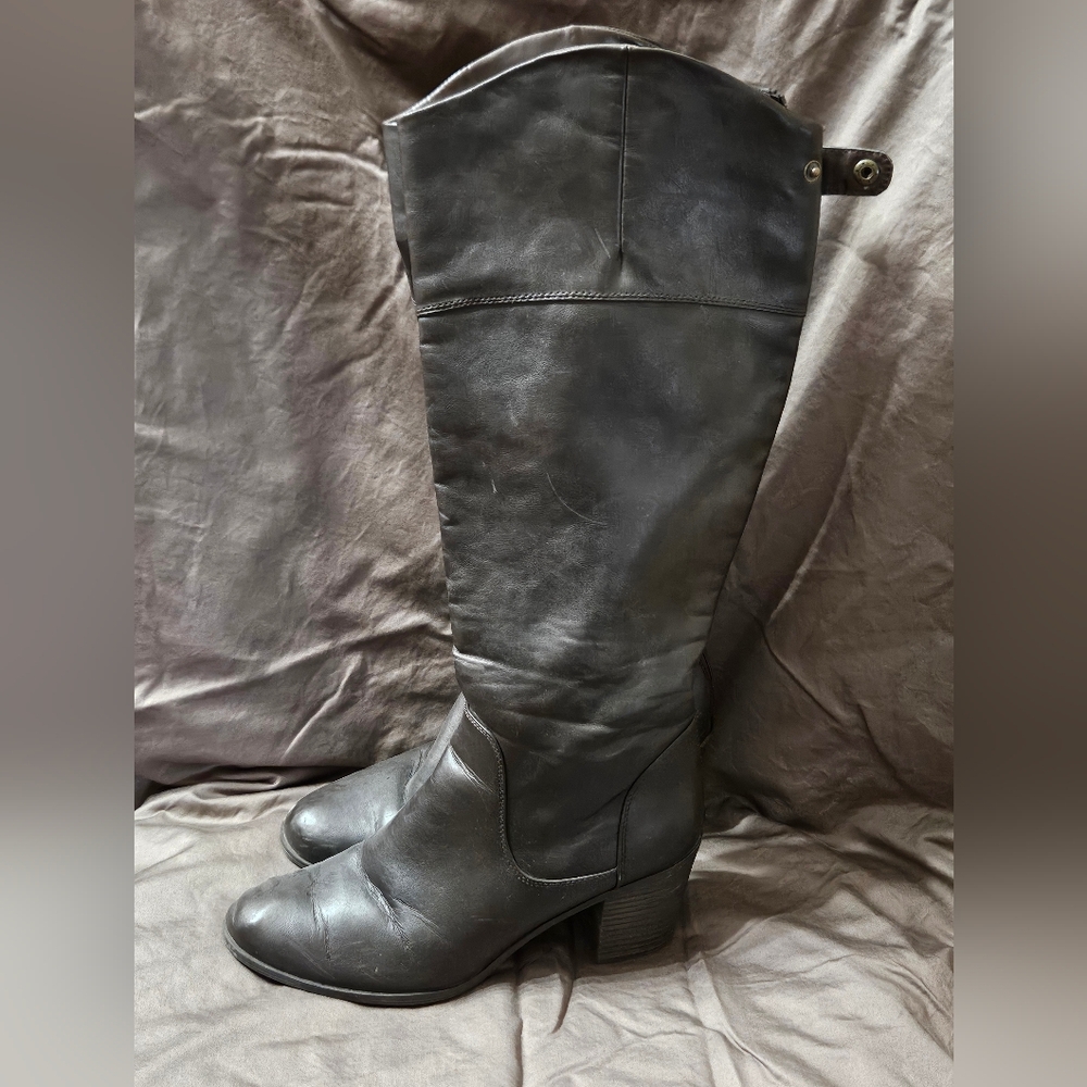 White Mountain Heeled Boots Size 9
